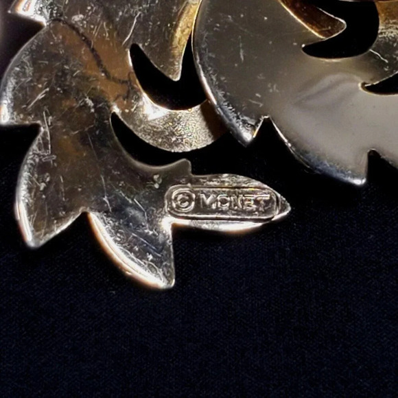 VTG Monet Brooch Pin Flower Pinwheel Star Leaf Gold Tone Signed 2.5" Space Age - Picture 5 of 6